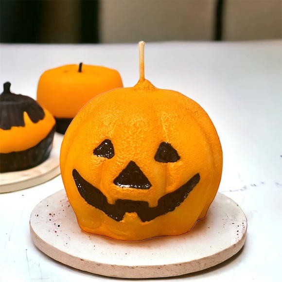 Pumpkin Halloween Candle - Picture 3 of 6